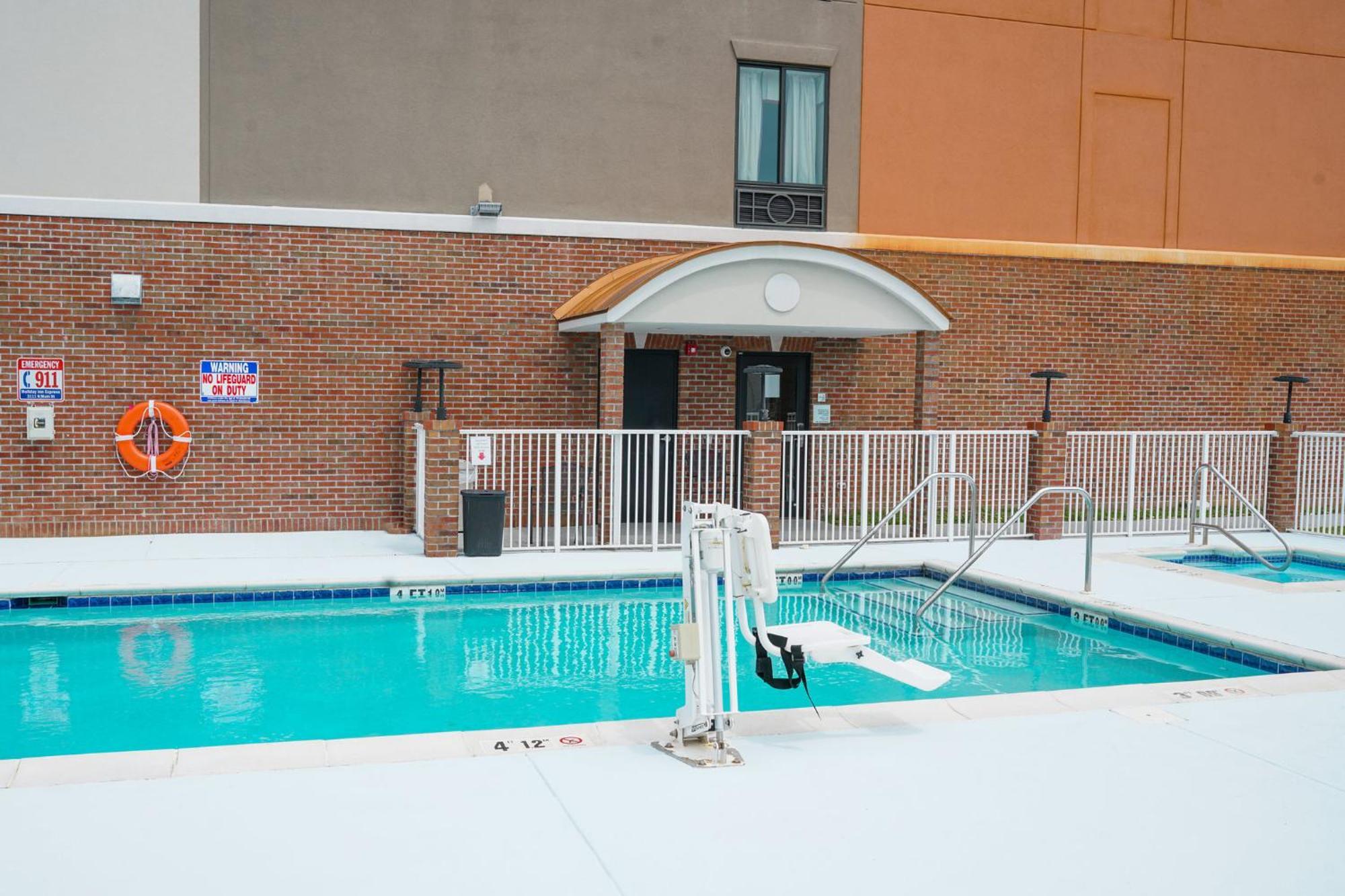Holiday Inn Express Hotel & Suites Hope Mills-Fayetteville Airport By Ihg Extérieur photo